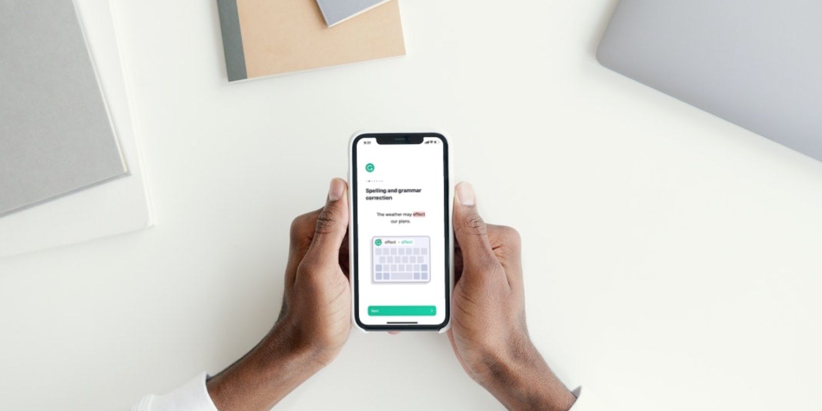 https://static0.makeuseofimages.com/wordpress/wp-content/uploads/2022/02/Grammarly-iPhone.jpg